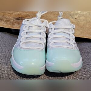 BRAND NEW NIKE Jordan 11 Low - White/Igloo Size 8.5